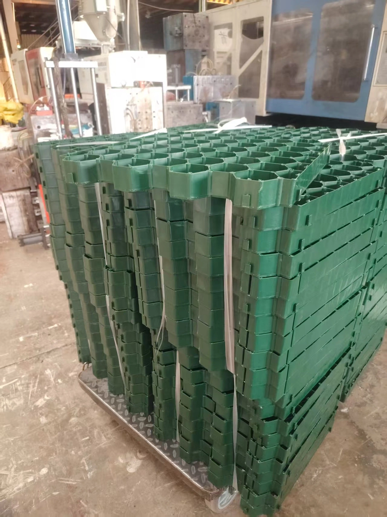植草格生产工艺流程_HDPE原料注塑成型与质量控制要点