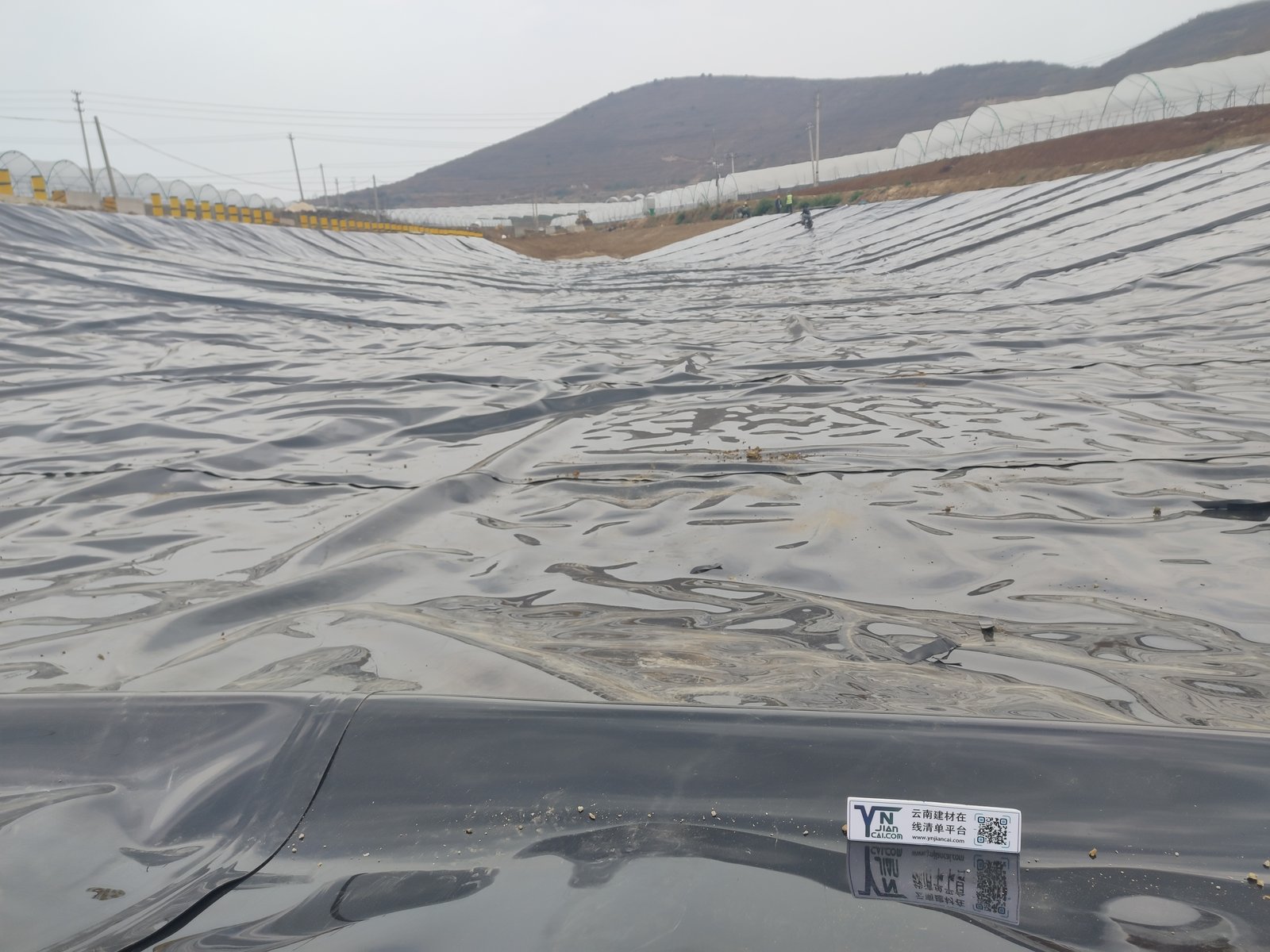 蓄水池池底土工膜铺设